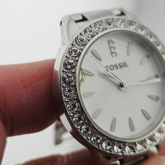 Fossil Women's Silver Tone Rhinestone Link Bracelet Watch ES-2362 HAS DAMAGE - Picture 8 of 8